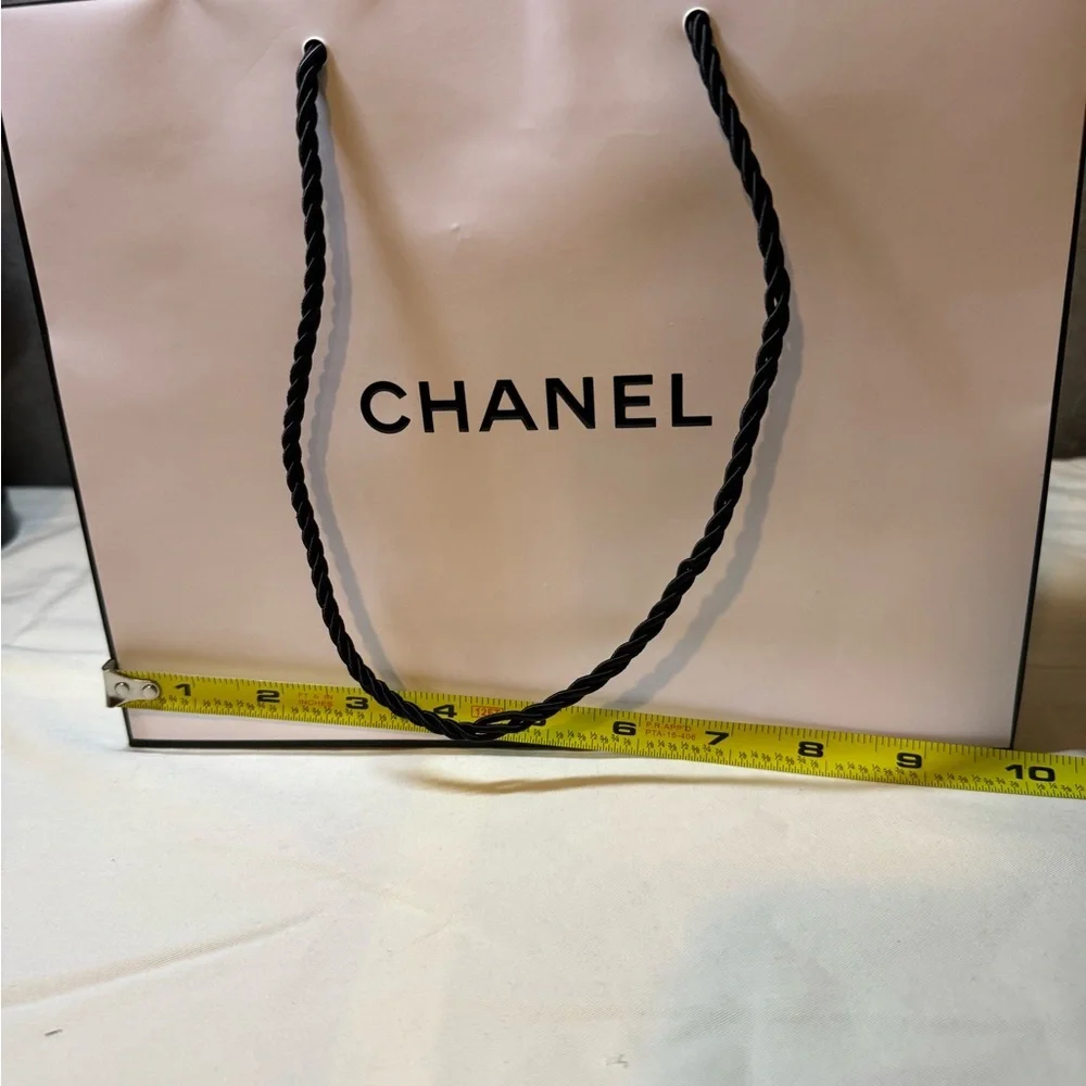 Chanel gift bag - Picture 7 of 8